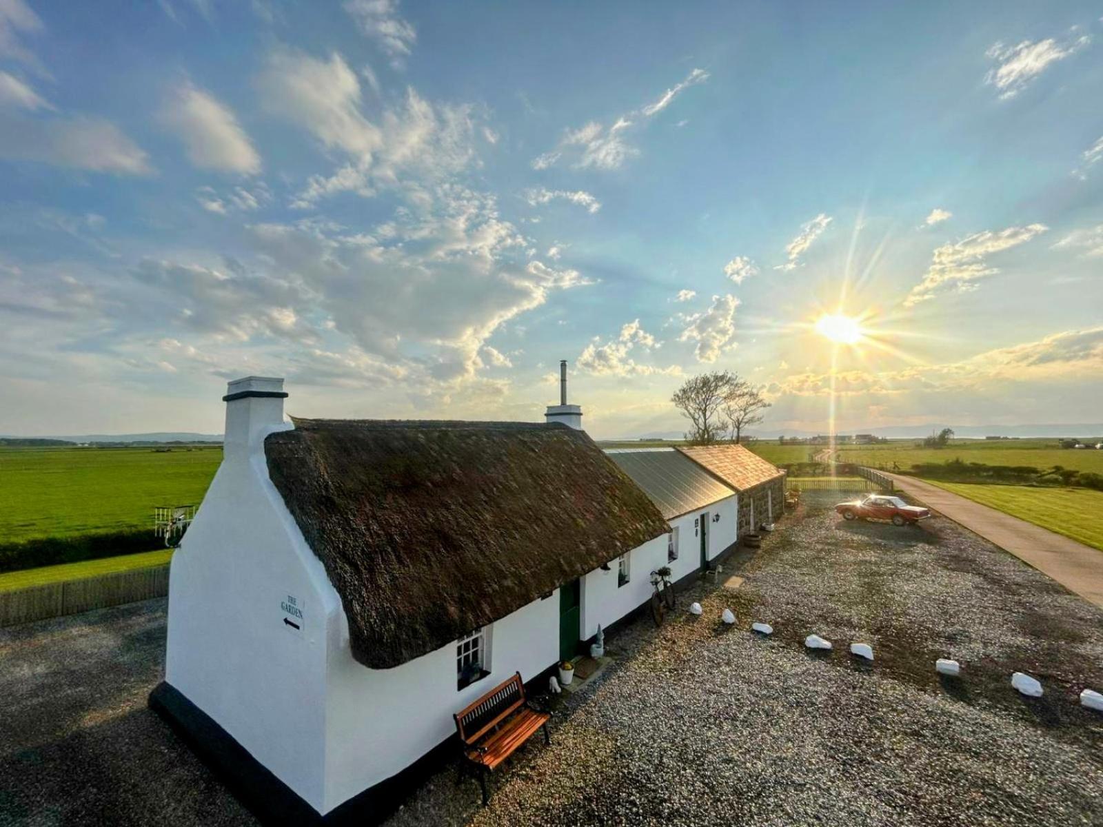 Cissy'S Cottage - Traditional Thatched Cottage, Near To Beach Aghanloo Экстерьер фото